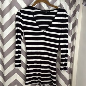 INC women’s Black and White Fitted Long Sleeve Top 3/4 length sleeve